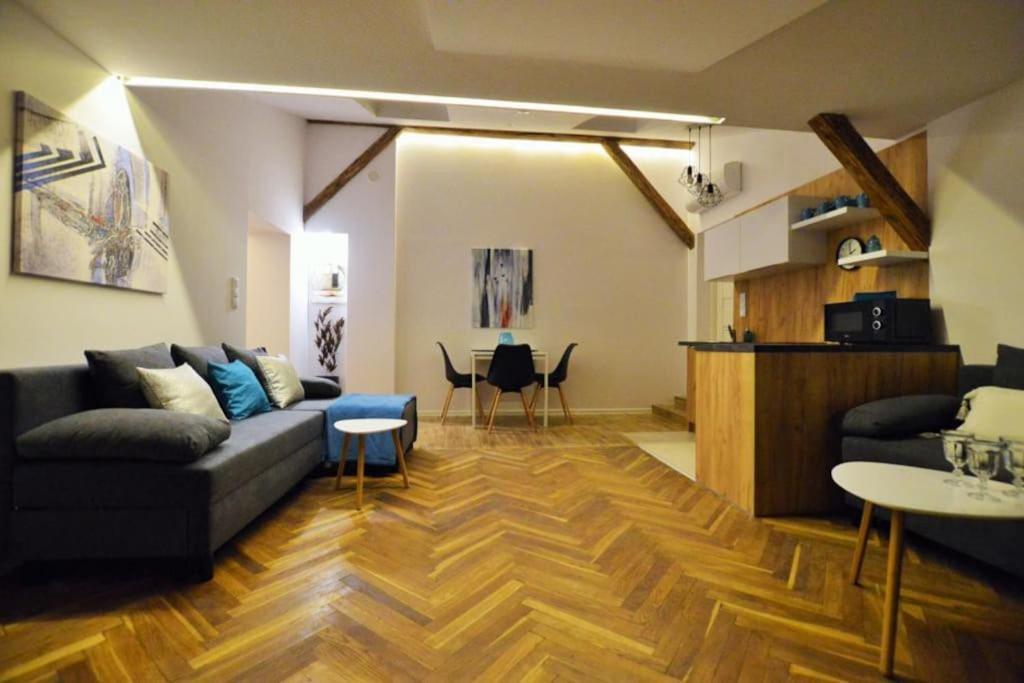 Old Town Neighborhood / Stefana Batorego Street Apartment